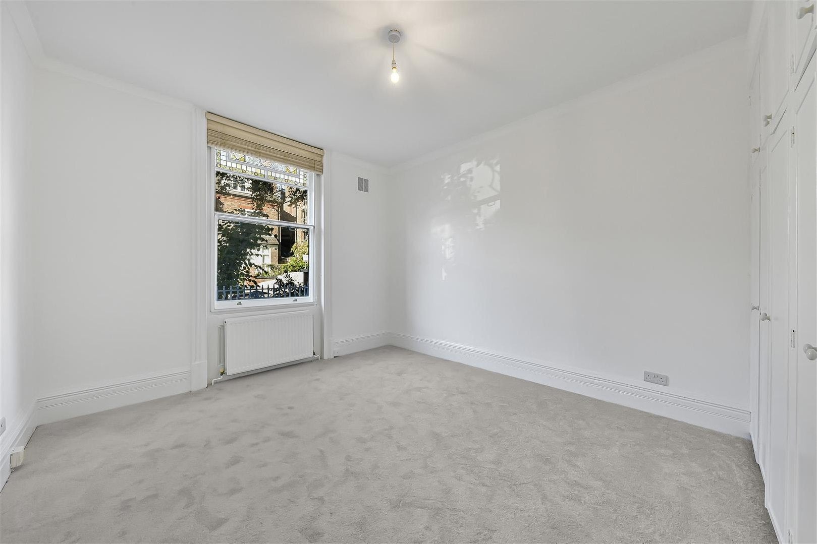 Flat Daleham Gardens in Greater London