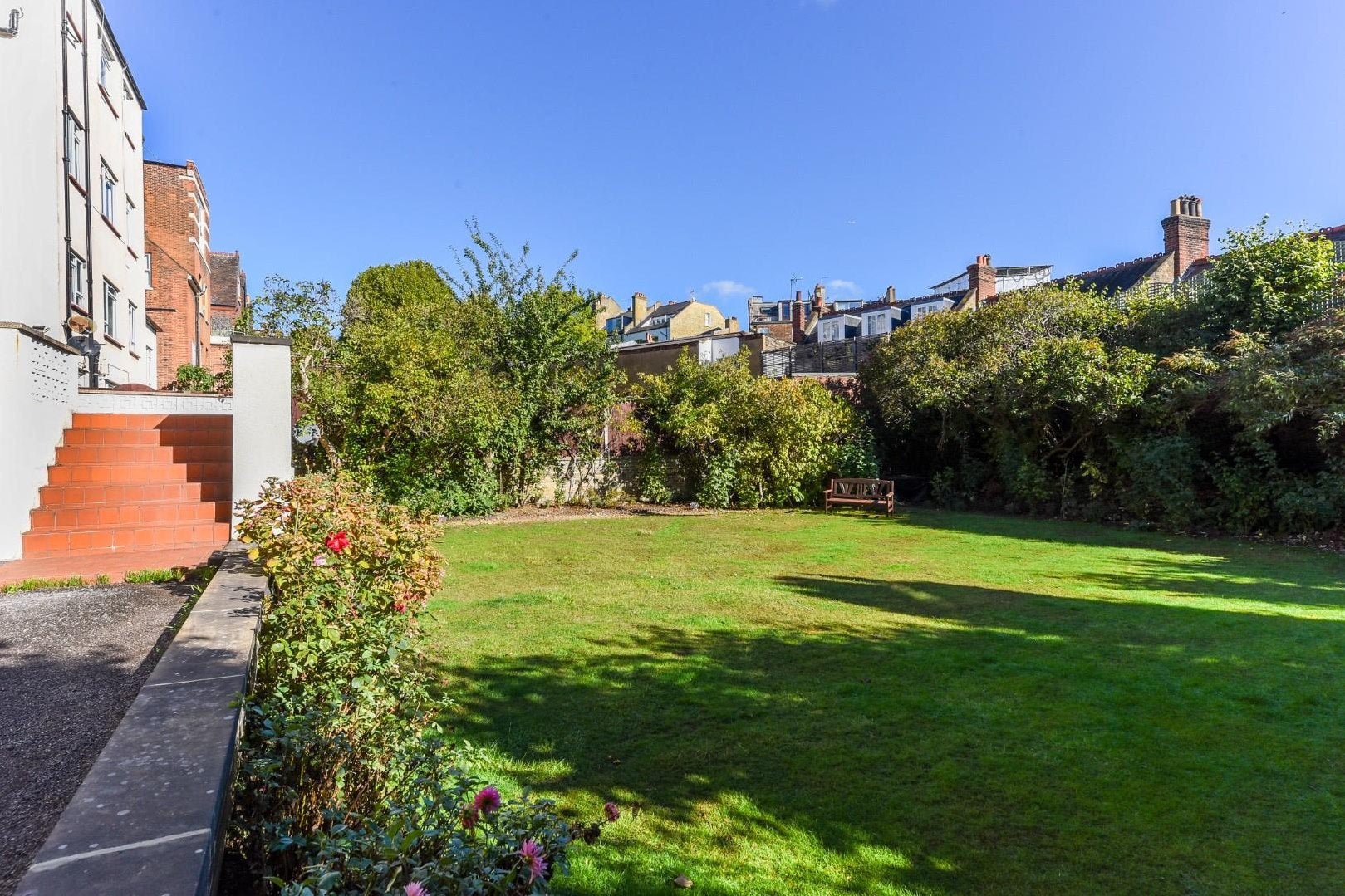 Flat Daleham Gardens in Greater London