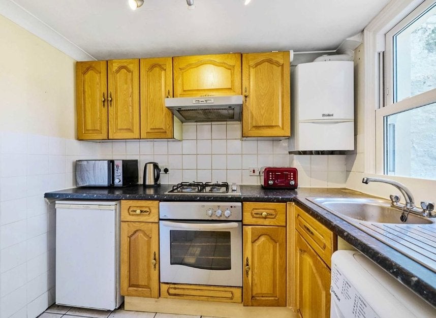 Flat Tremadoc Road in Greater London