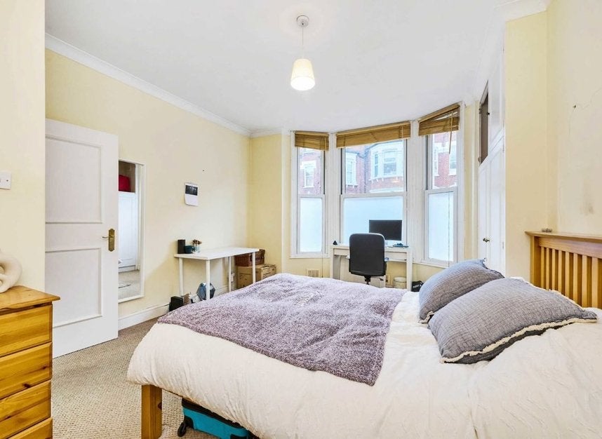 Flat Tremadoc Road in Greater London