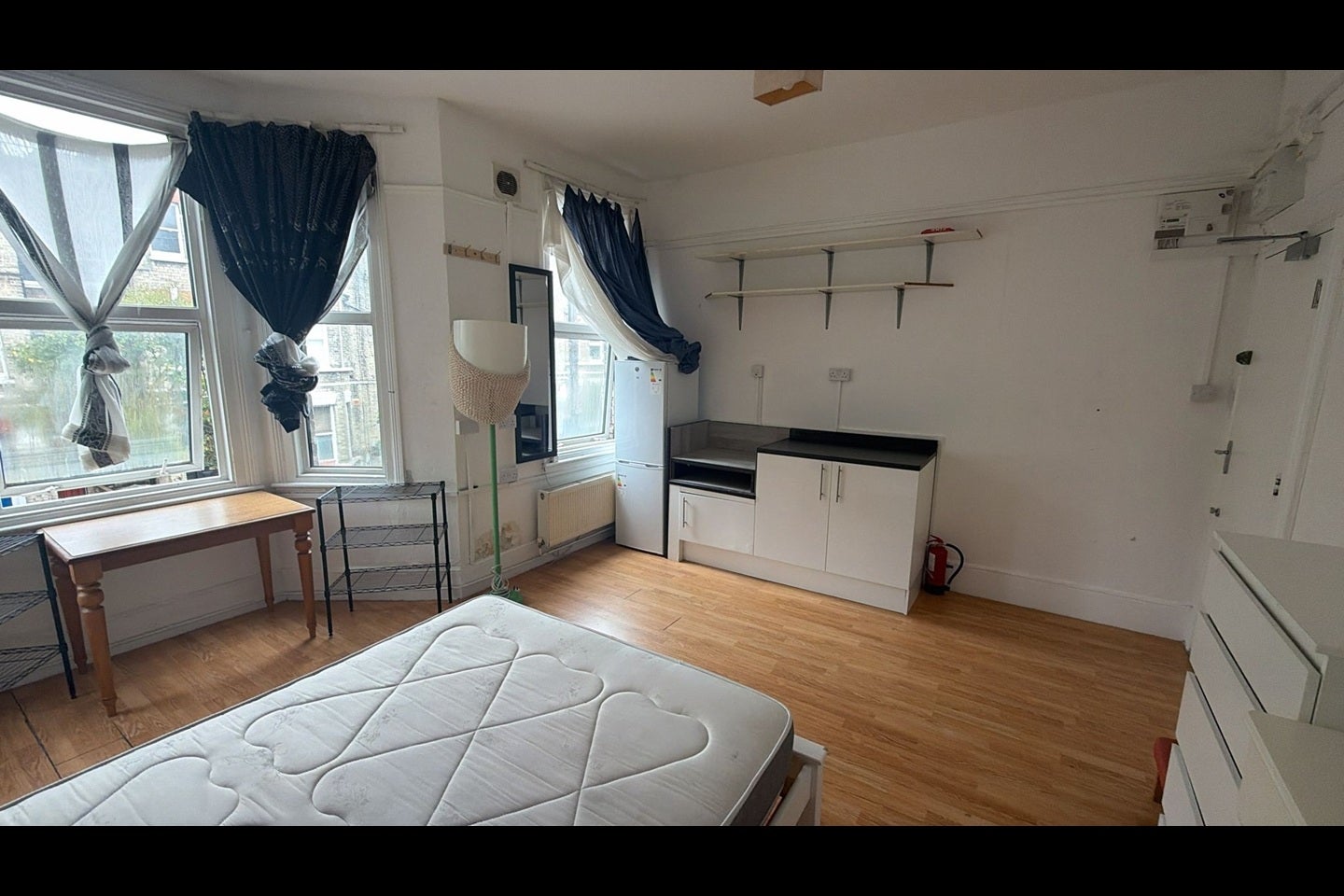 Flat Lambert Road in Greater London