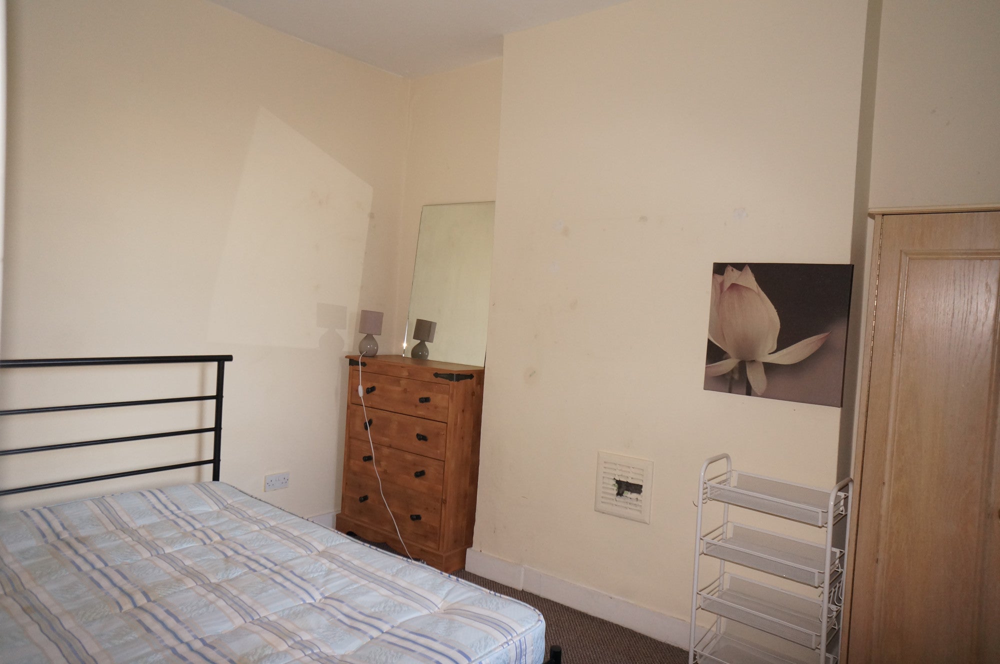 Flat Salusbury Road in London