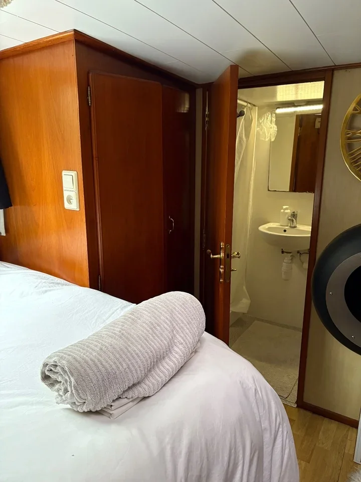 Room Walton Lane in Elmbridge