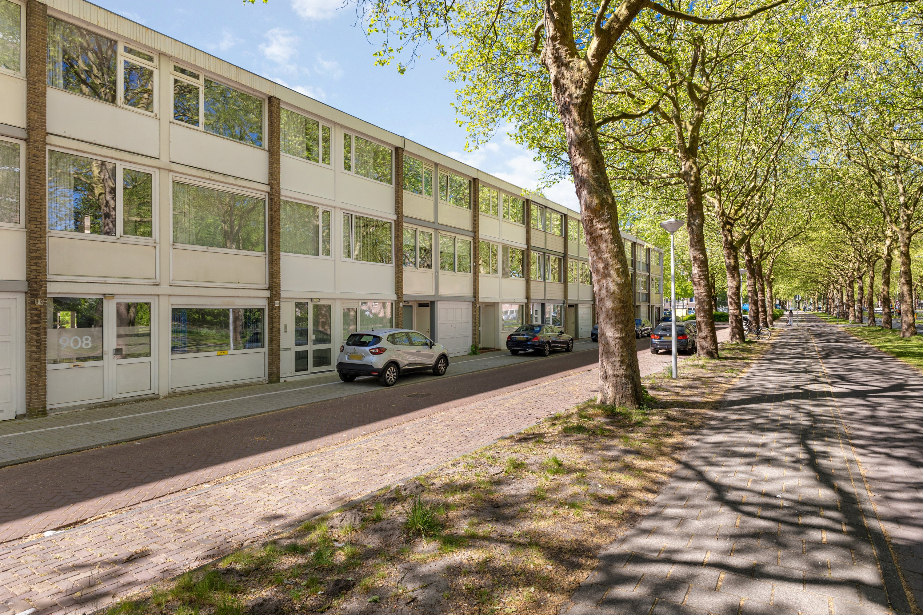 Huis Van Nijenrodeweg 908 in Amsterdam