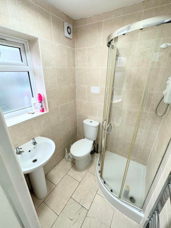 Room Beechfield Road in Greater London