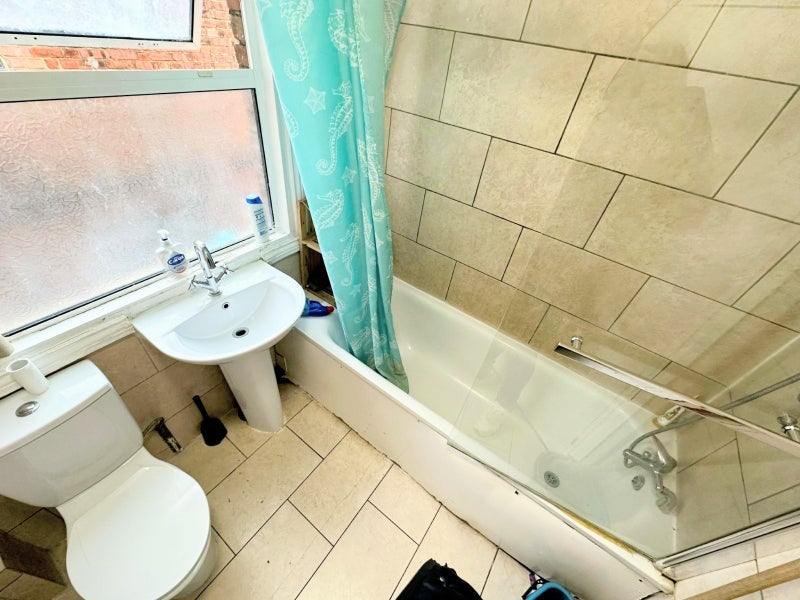 Room Beechfield Road in Greater London