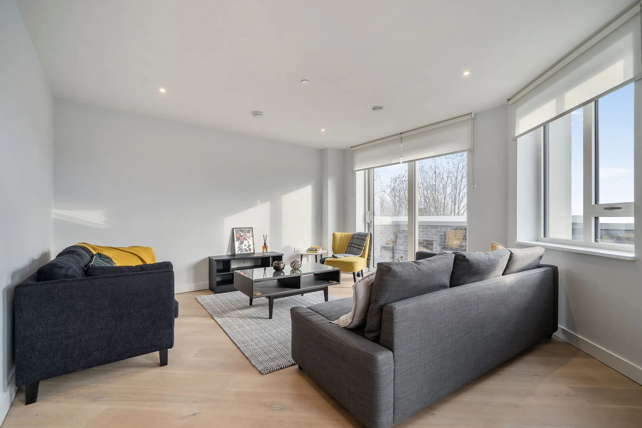 Flat Sayer Street in Greater London
