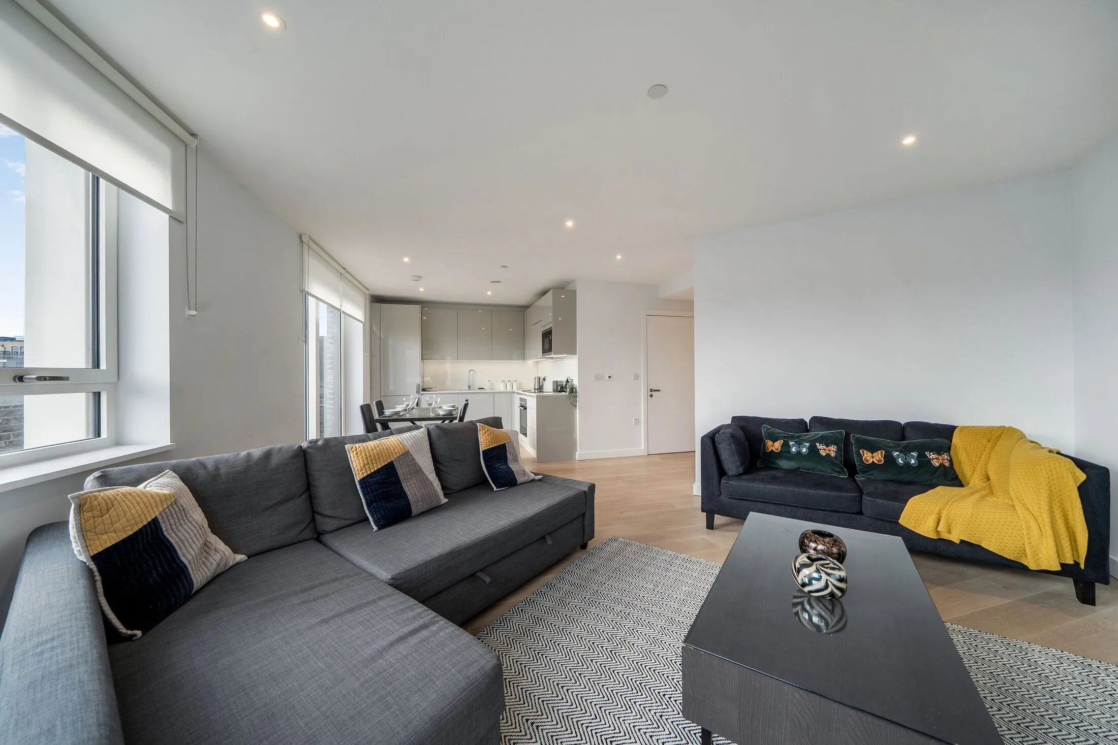 Flat Sayer Street in Greater London