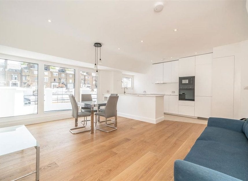 Flat Gloucester Terrace in City of Westminster