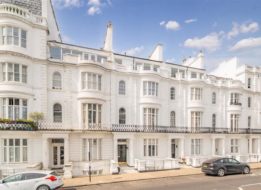 Flat Gloucester Terrace in City of Westminster
