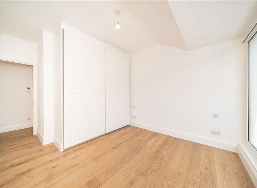 Flat Gloucester Terrace in City of Westminster