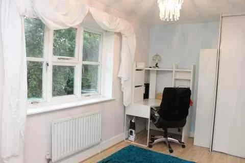 Room Yeats Close in Greater London