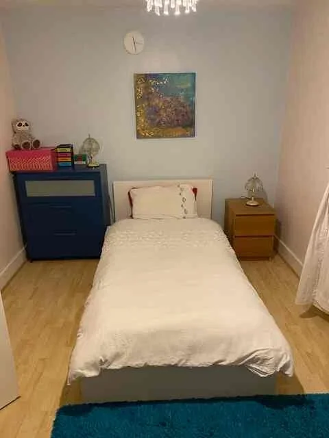 Room Yeats Close in Greater London