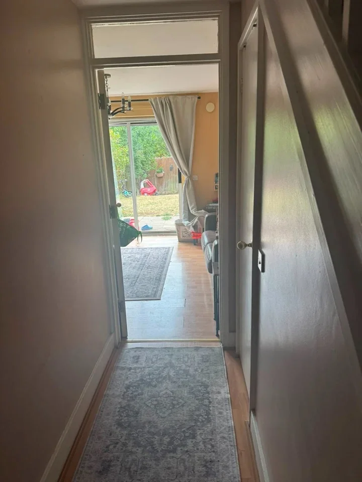 Room Yeats Close in Greater London