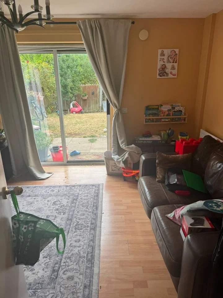 Room Yeats Close in Greater London