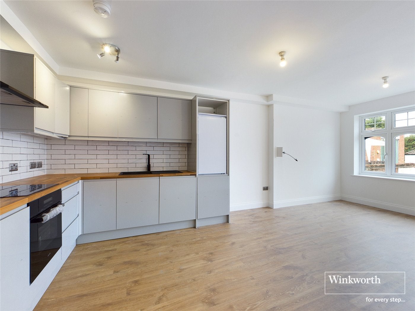 Flat Kenton Road in Greater London