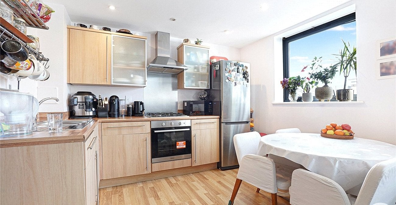 Flat Clifford Way in Maidstone