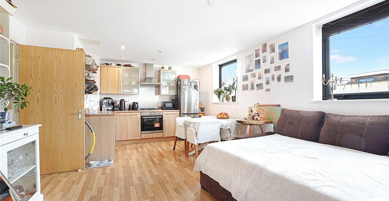 Flat Clifford Way in Maidstone