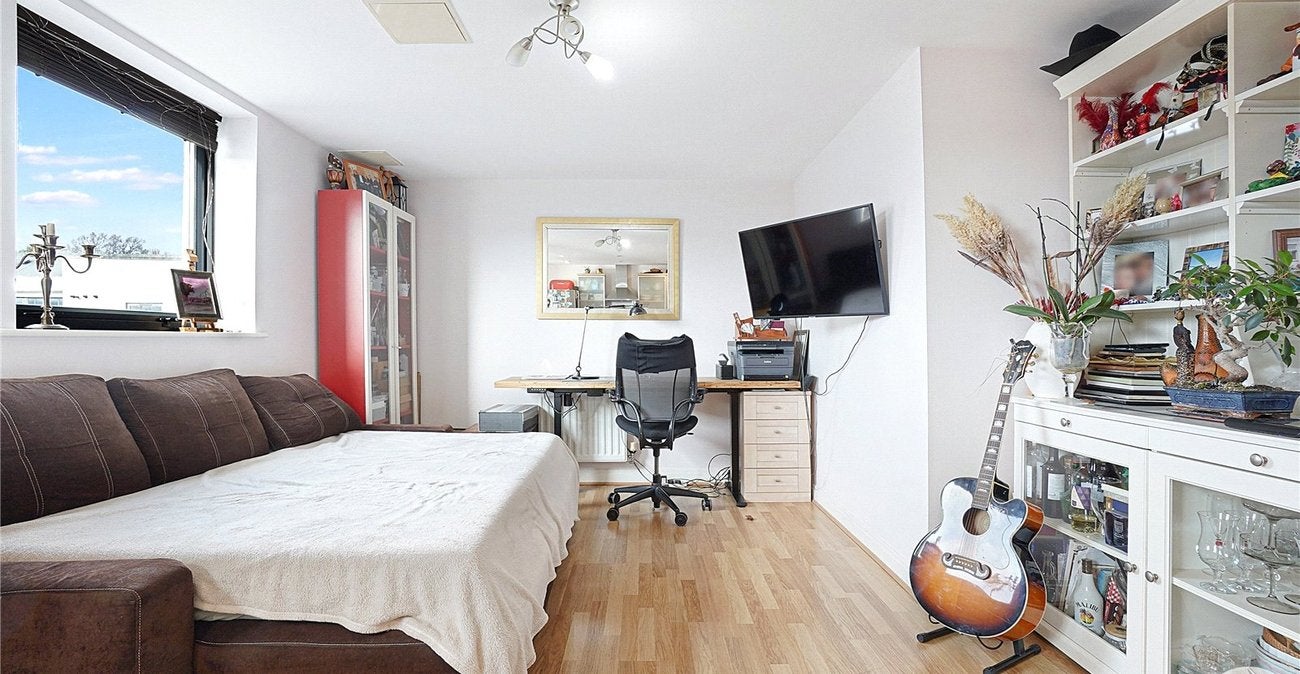 Flat Clifford Way in Maidstone