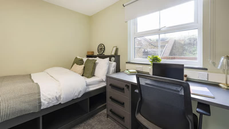 Room New Cross Road in Greater London