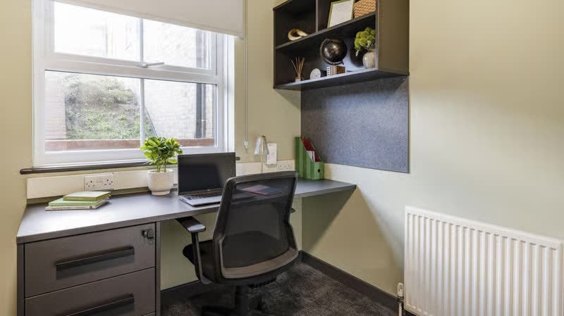Room New Cross Road in Greater London