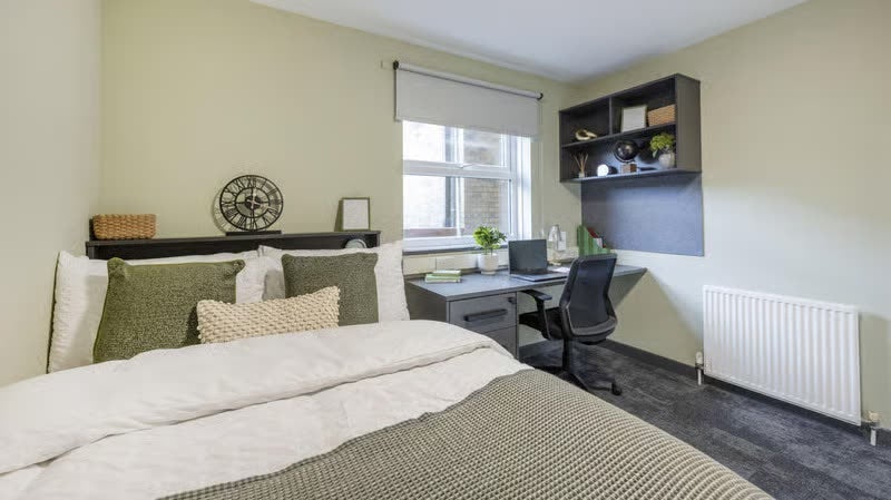 Room New Cross Road in Greater London