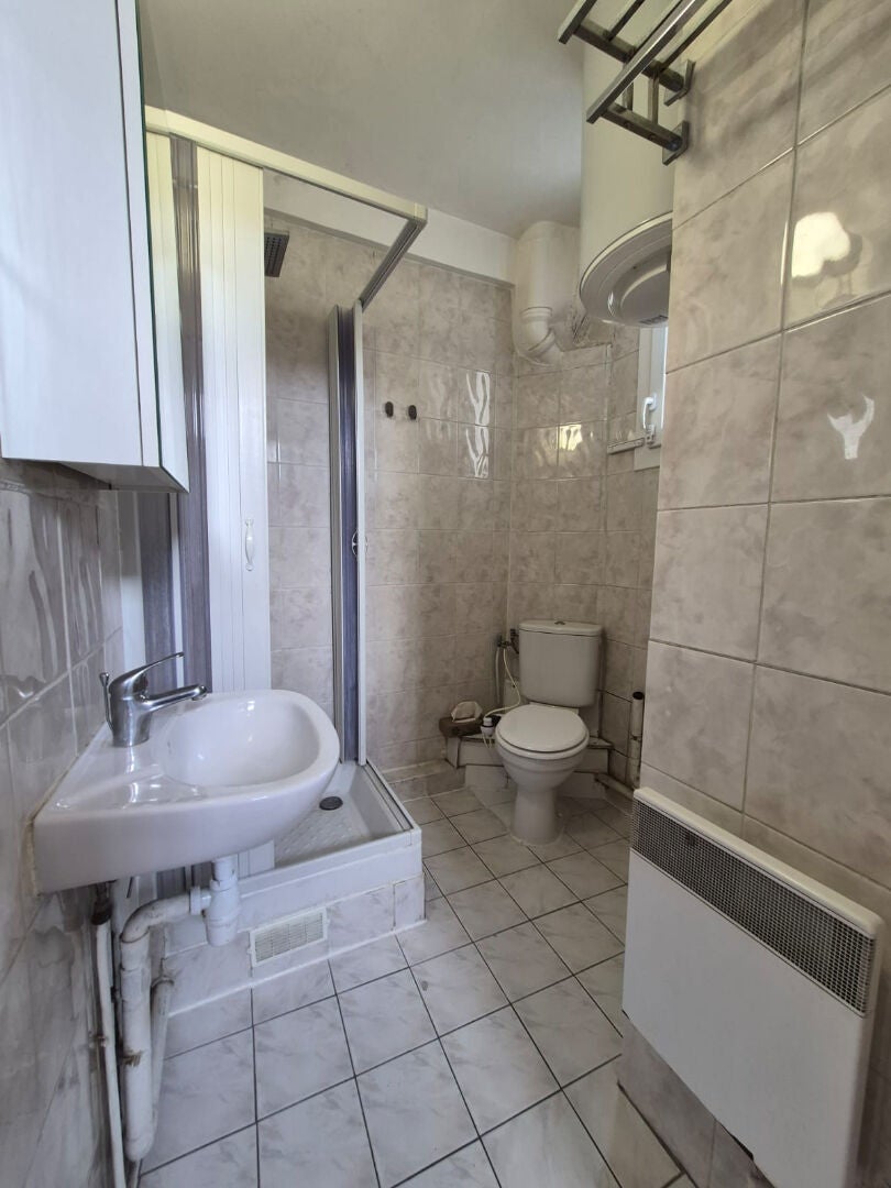 Flat Rue Pouchet in Paris
