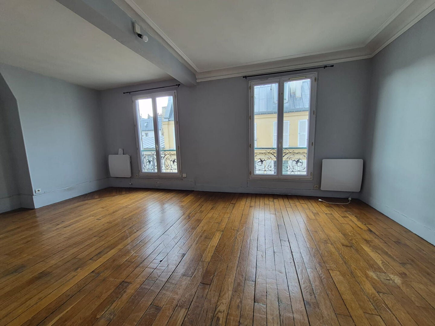 Flat Rue Pouchet in Paris