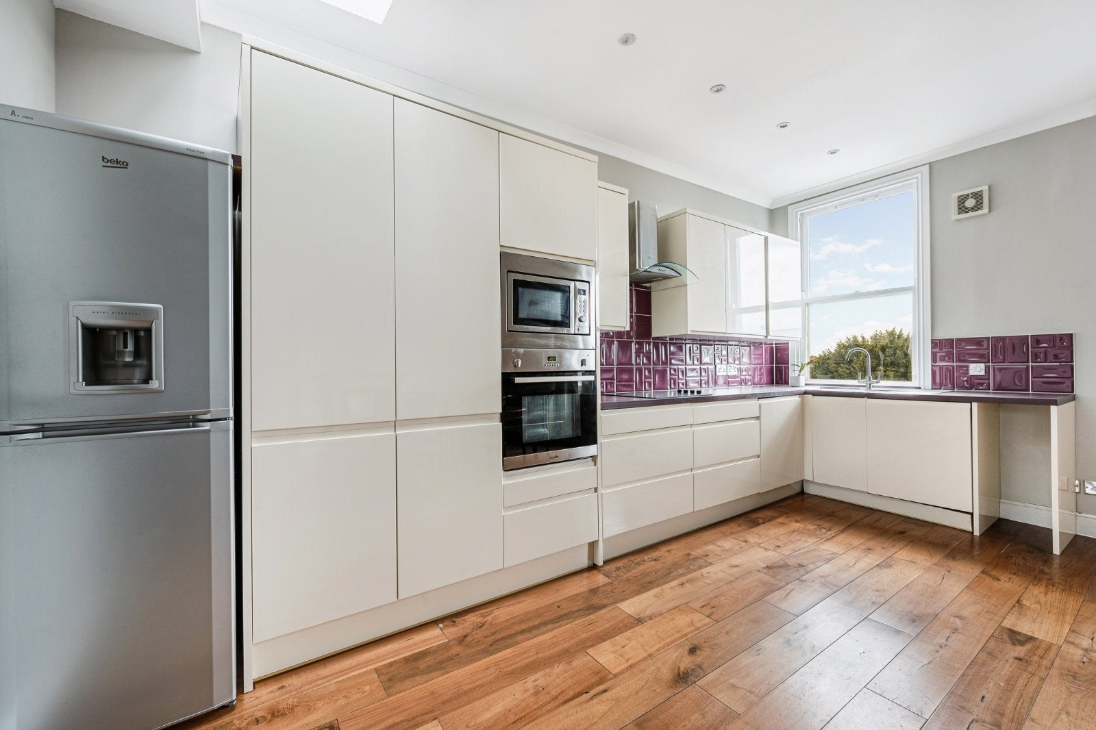 Flat Boscombe Road in Greater London