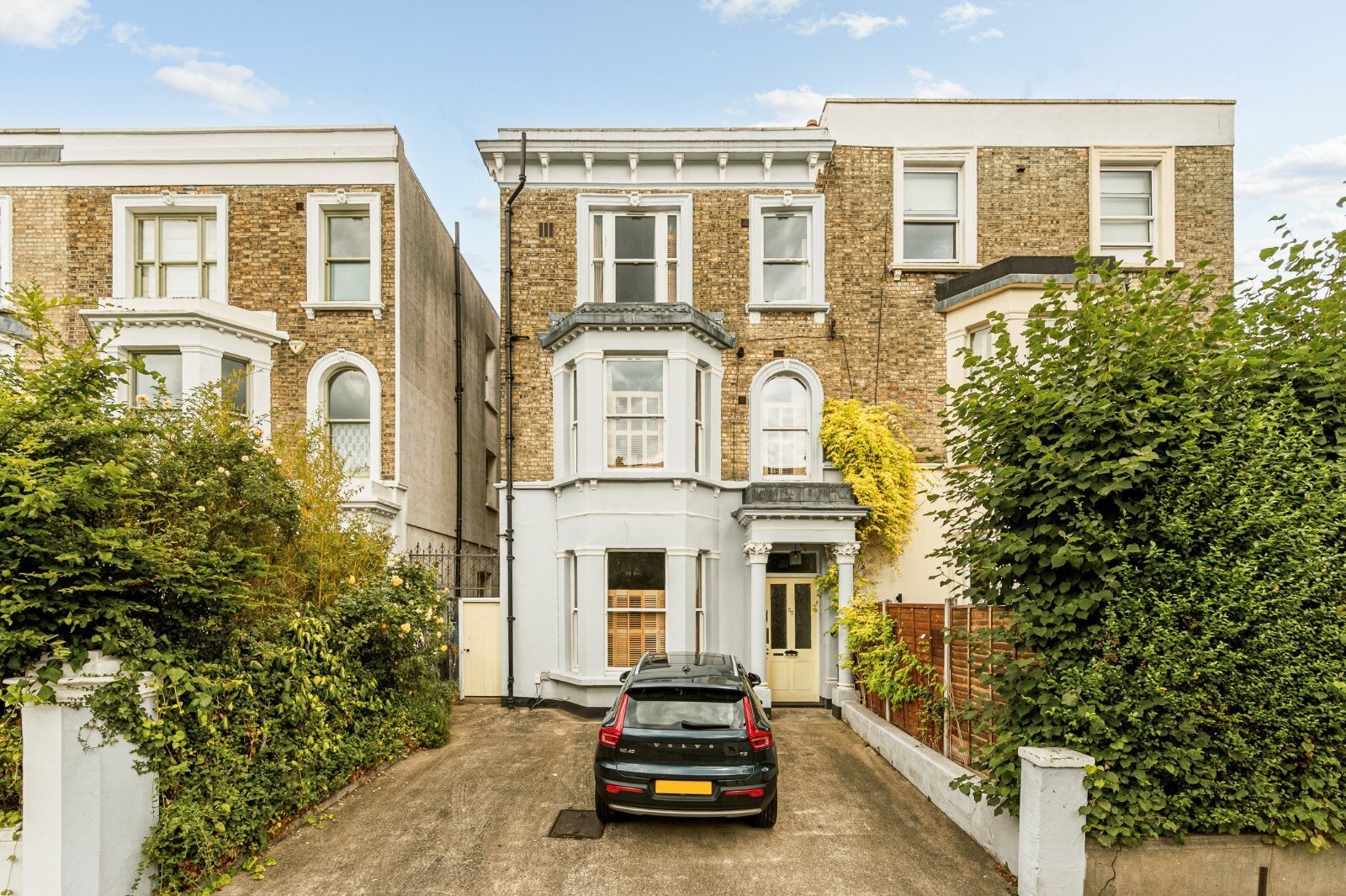 Flat Boscombe Road in Greater London