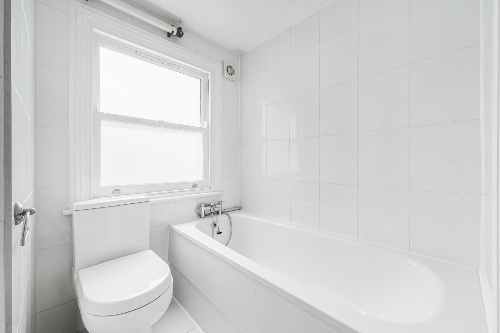 Flat Boscombe Road in Greater London