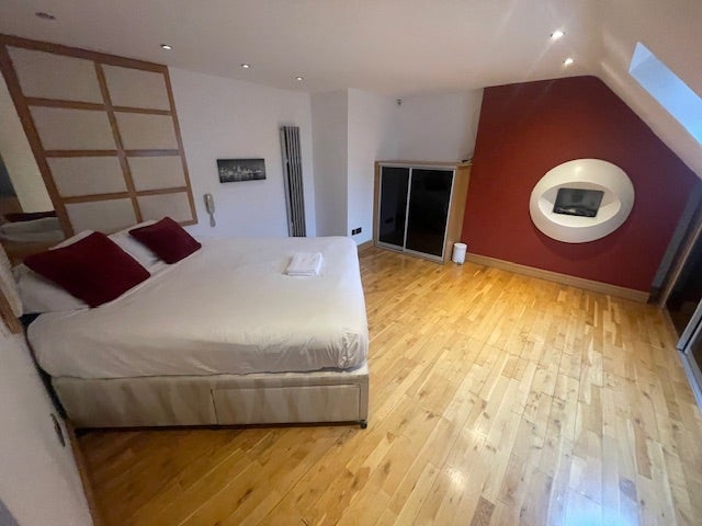 Flat Parkfield Road in Liverpool