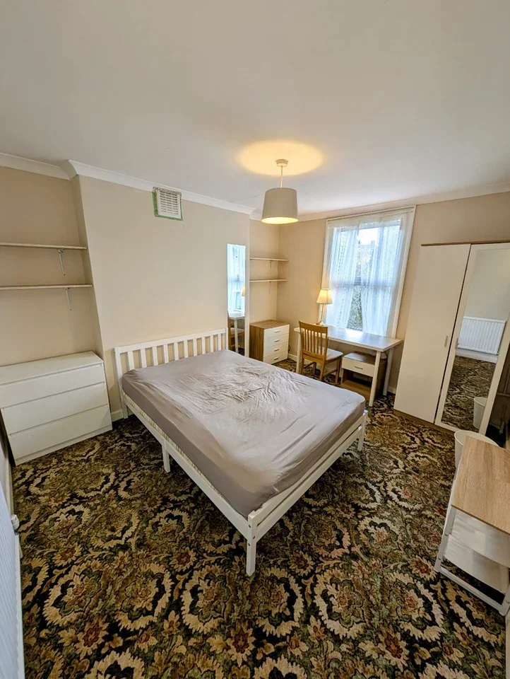 Room Beardell Street in Greater London