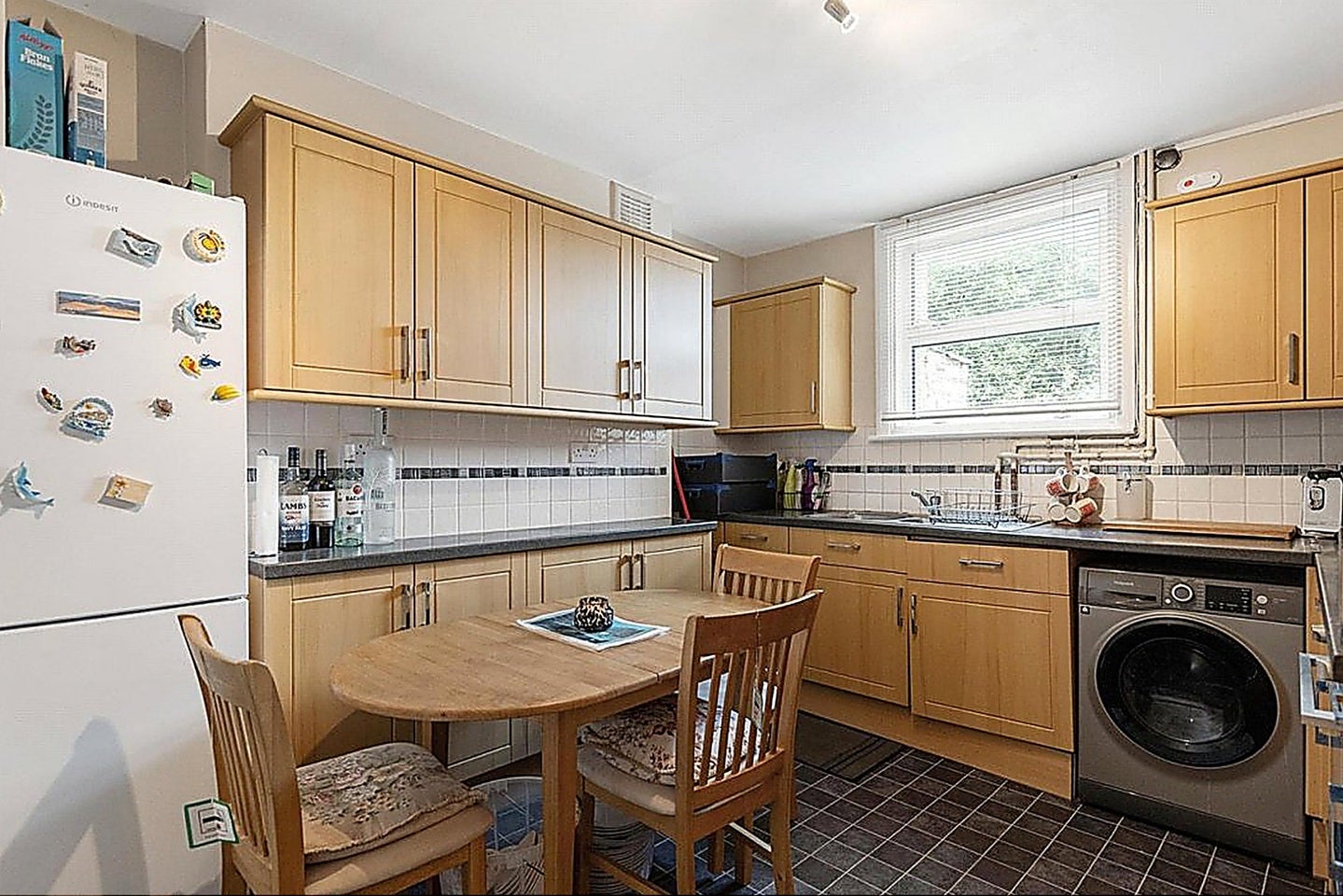 Room Beardell Street in Greater London