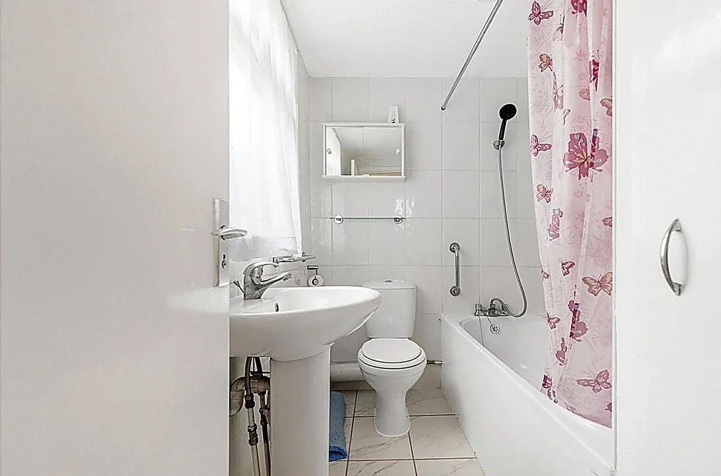 Room Beardell Street in Greater London