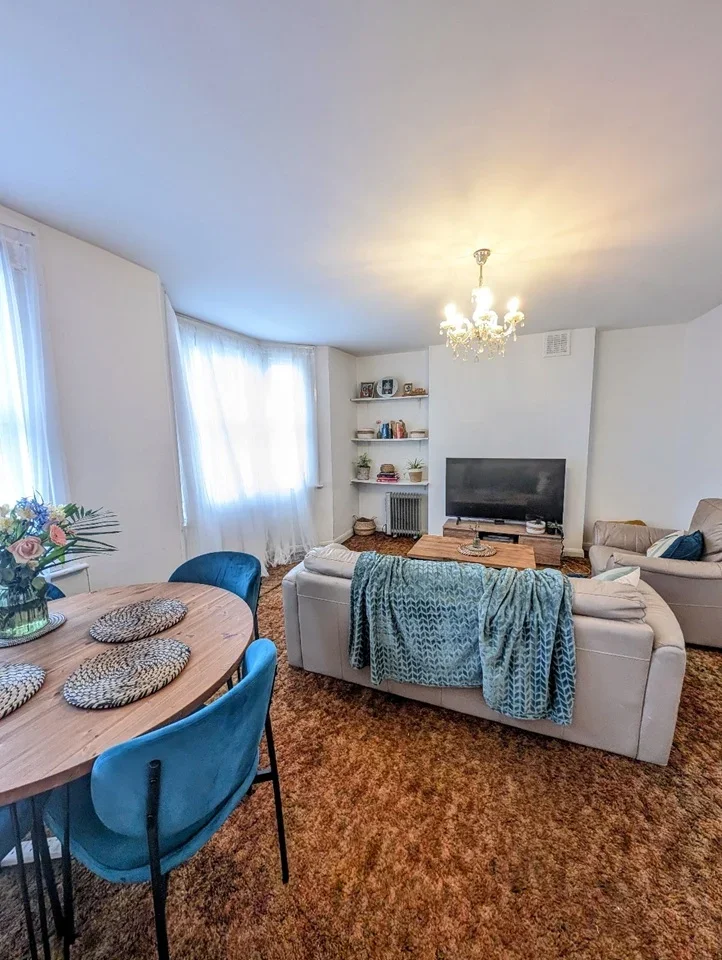 Room Beardell Street in Greater London