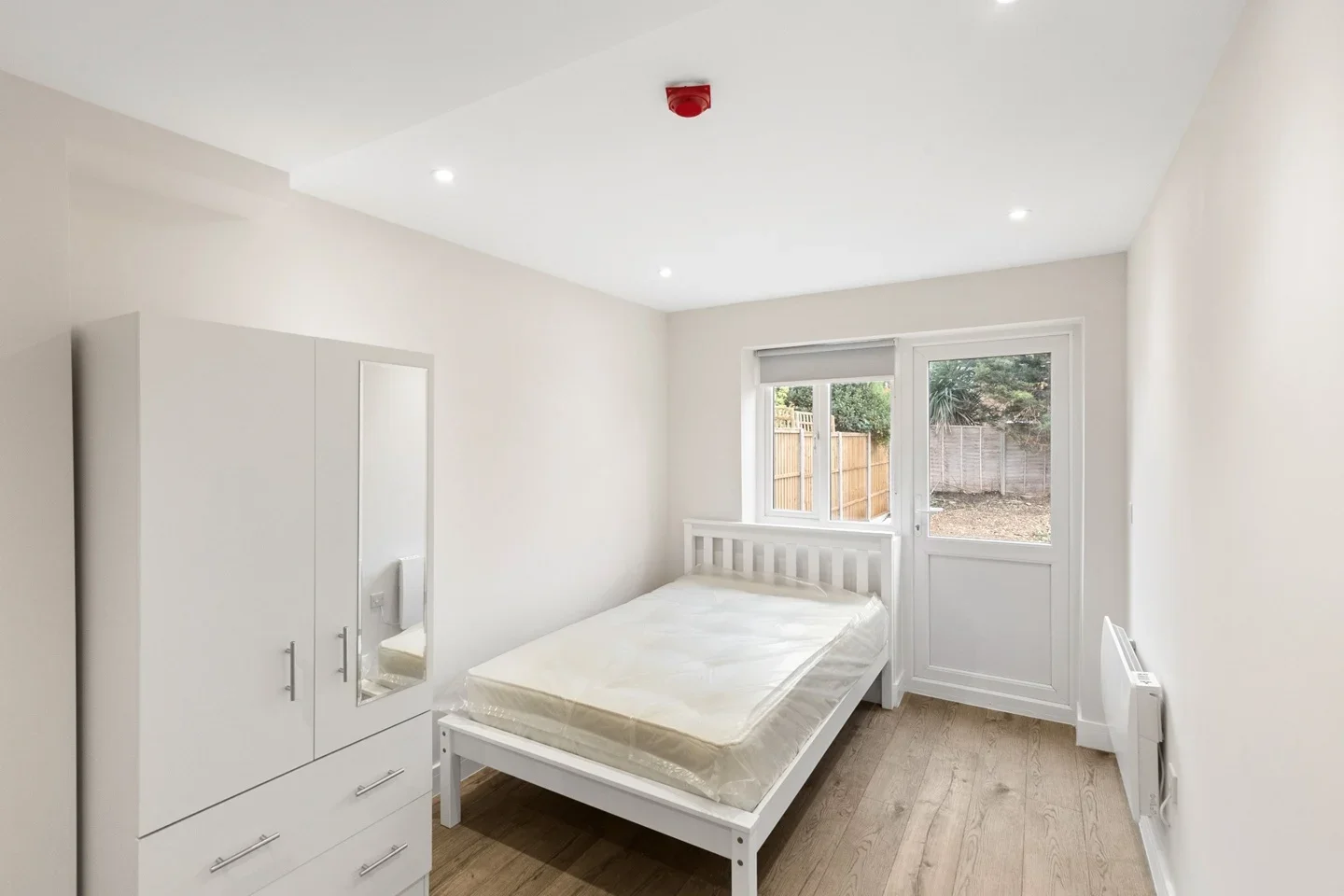 Flat Gordon Road in Borough of Spelthorne