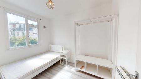 Flat Elm Grove in Brighton