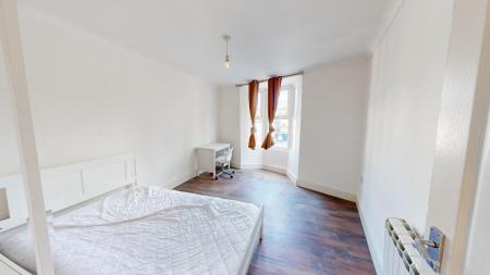 Flat Elm Grove in Brighton