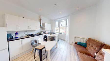 Flat Elm Grove in Brighton