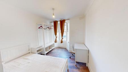 Flat Elm Grove in Brighton