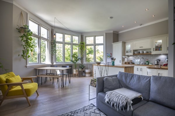 Flat Teignmouth Road in London