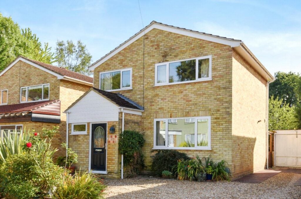 House Fleming Close in Rushmoor