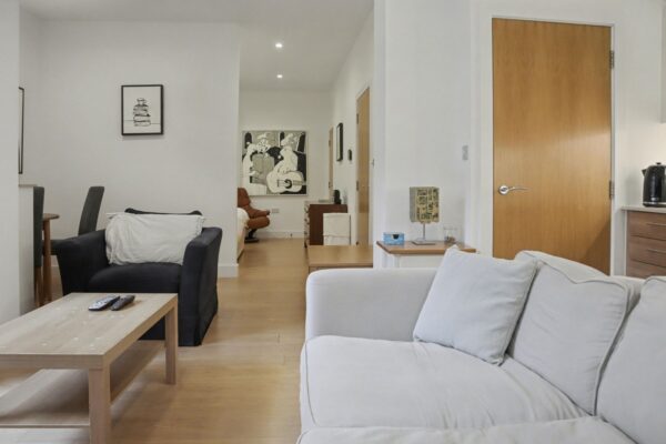 Flat Thorparch Road in Greater London