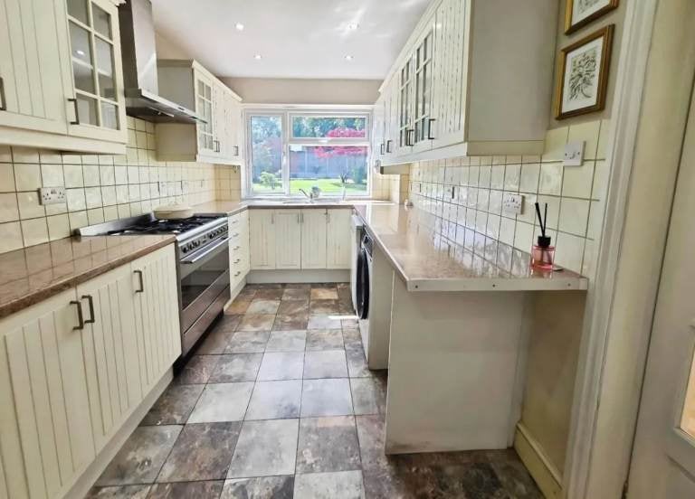 House Rossall Crescent in Greater London