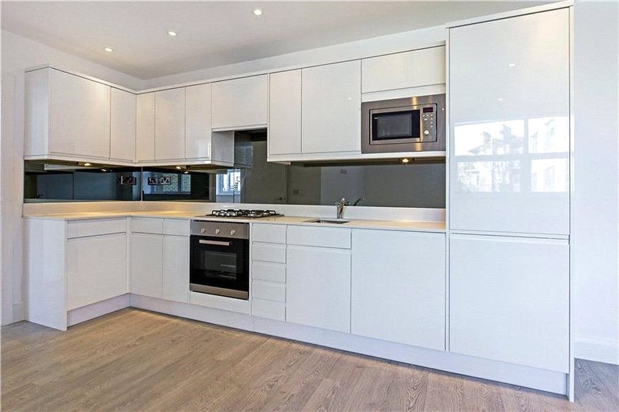 Flat Fulham High Street in Greater London