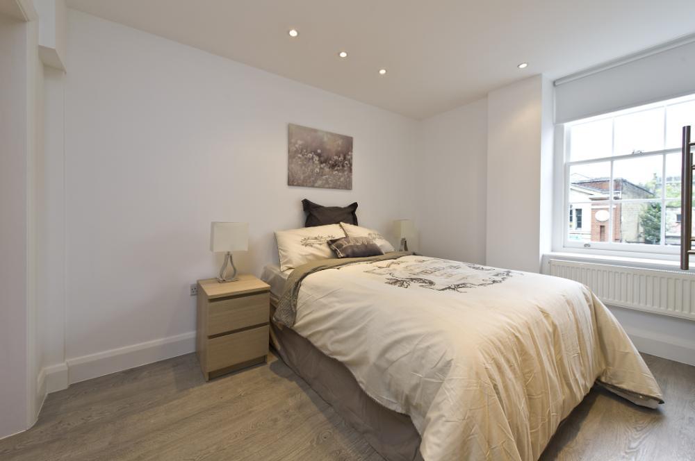 Flat Fulham High Street in Greater London