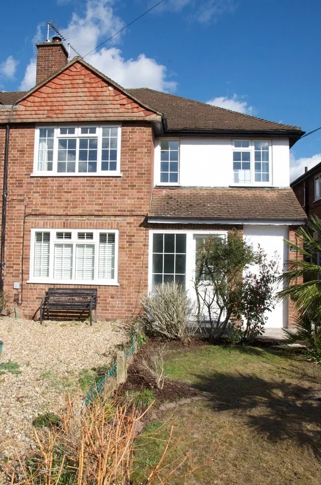 Flat Angel Road in Elmbridge