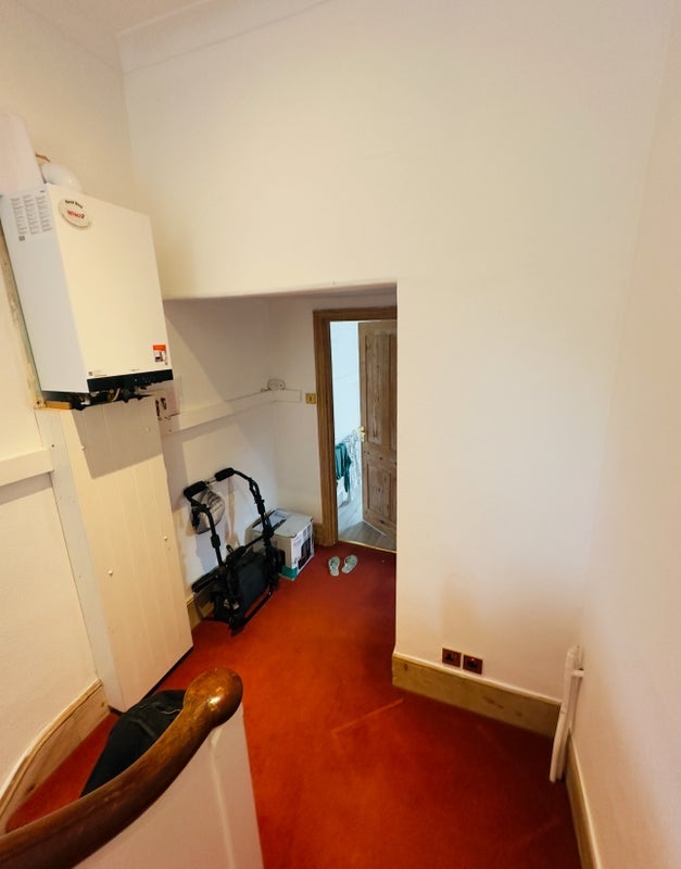 Room Eastworth Road in Borough of Runnymede