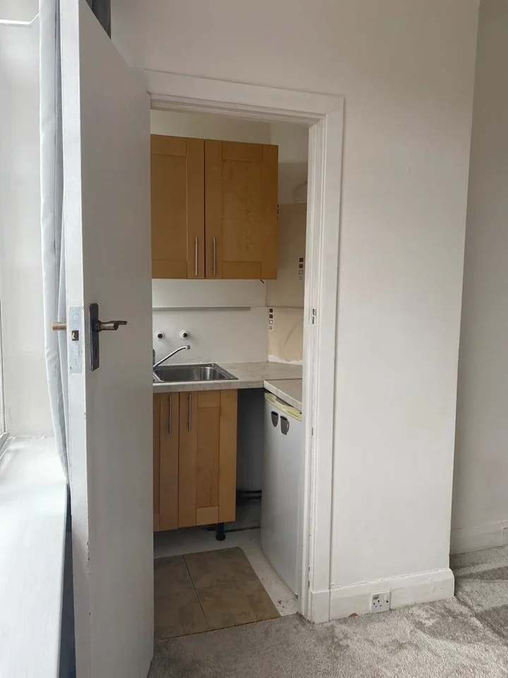 Flat Balham High Road in Greater London
